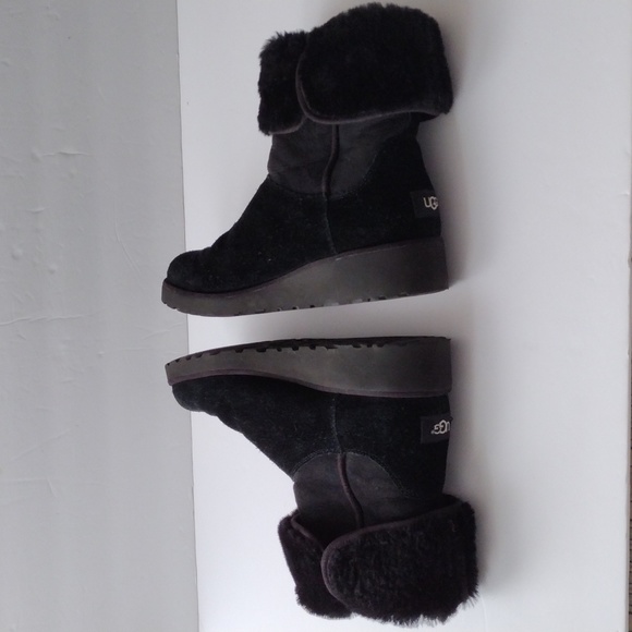 UGG black platform shearling boots 9 - Picture 2 of 10
